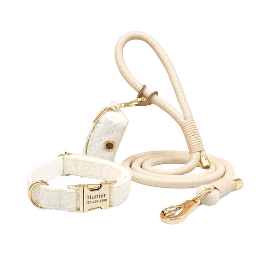 ensemble collier et laisse personnalisé pour chien blanc